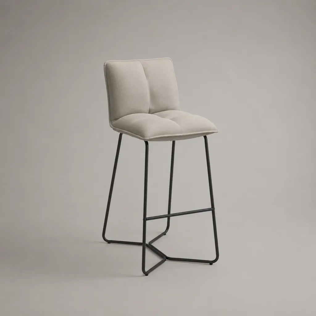Sgabello da bar imbottito in tessuto beige e acciaio nero, 48 × 52 × 101 cm